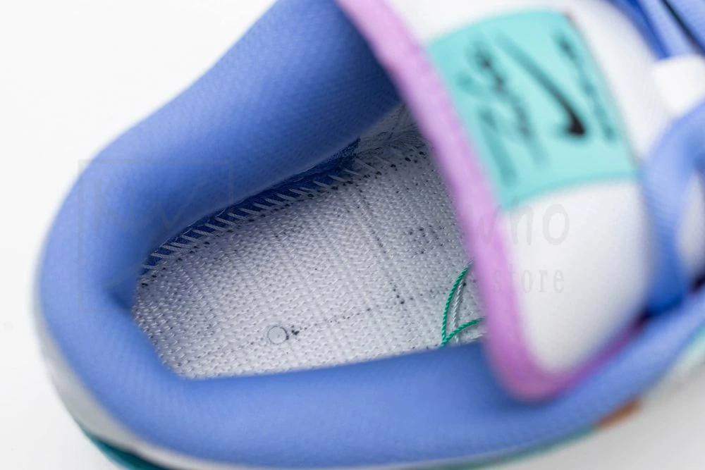 futura laboratories x dunk low sb