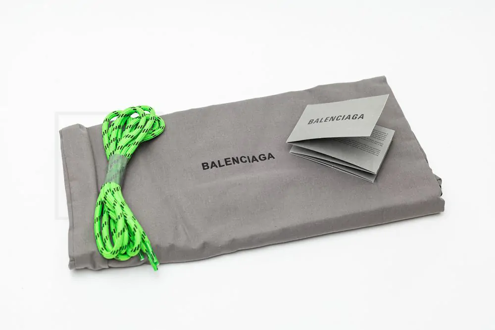 Ba*len*cia*ga triple s
