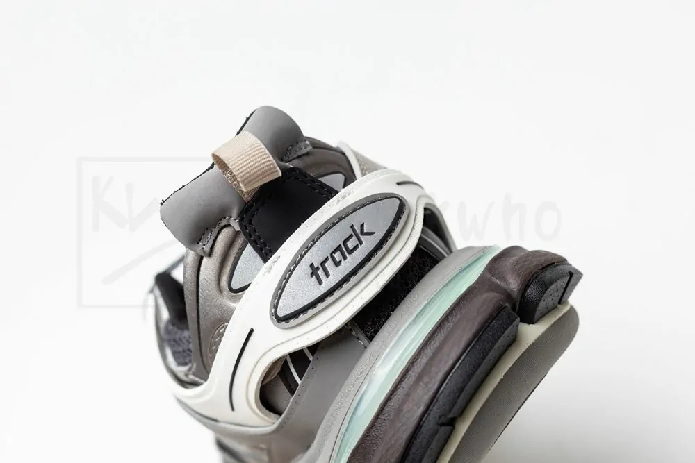 Ba*len*cia*ga track trainer grey white with led
