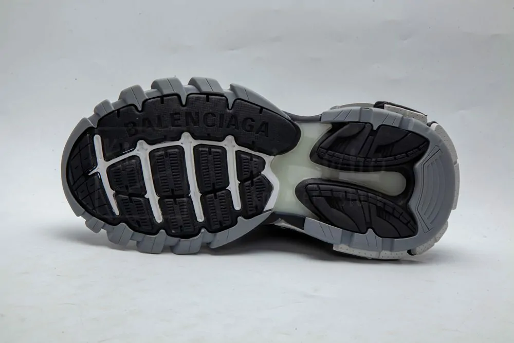 Ba*len*cia*ga track trainer