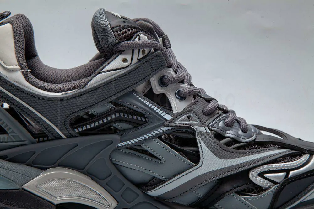 Ba*len*cia*ga track trainer
