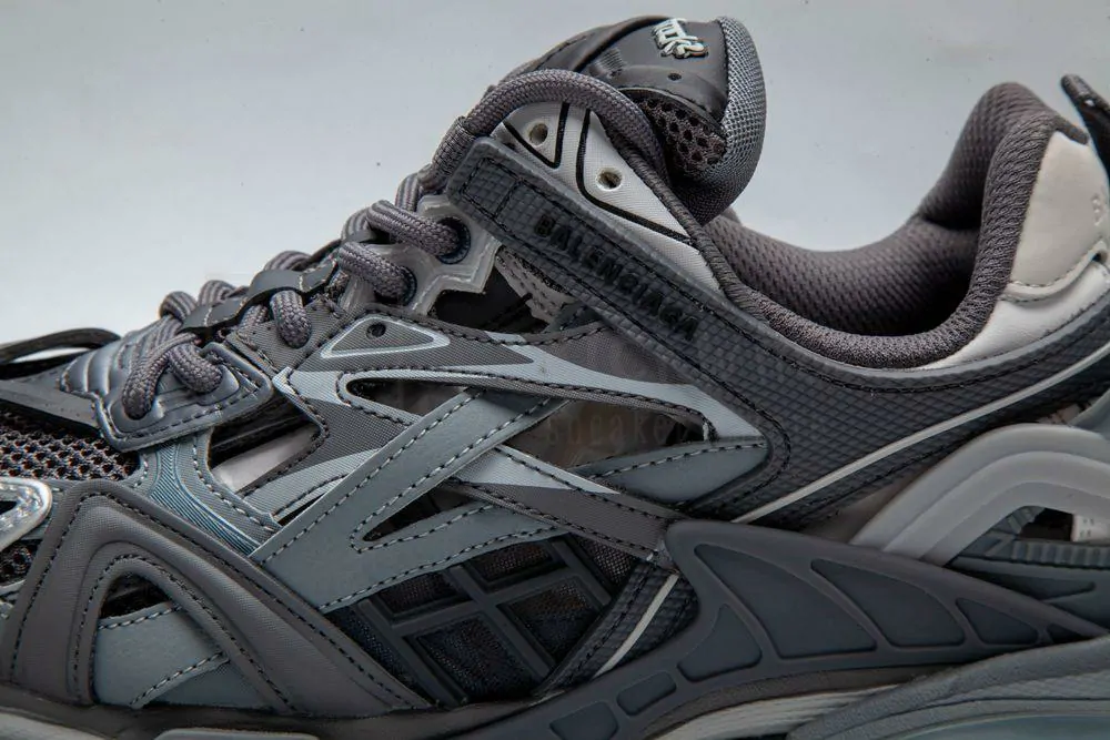 Ba*len*cia*ga track trainer