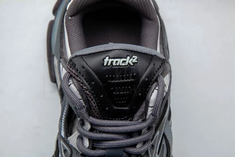 Ba*len*cia*ga track trainer
