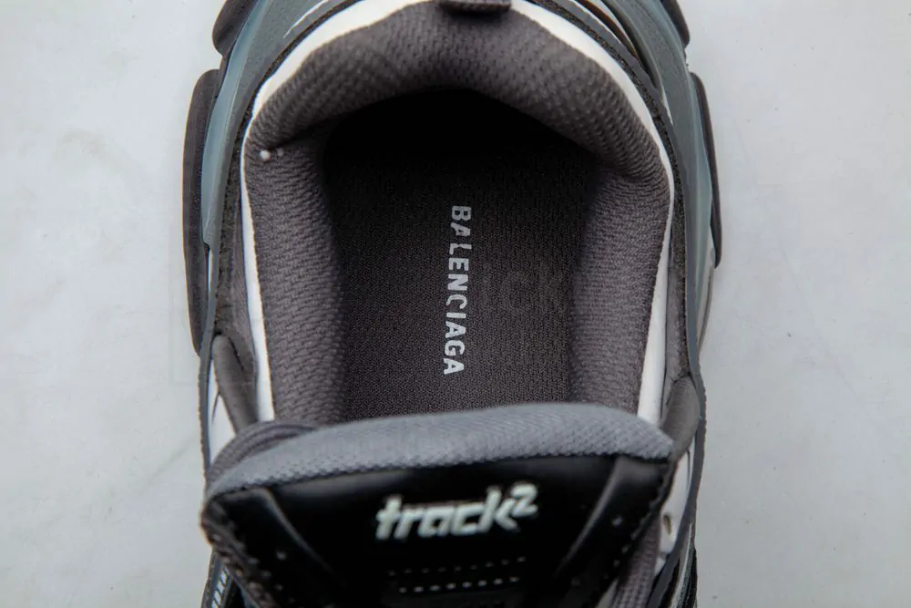 Ba*len*cia*ga track trainer