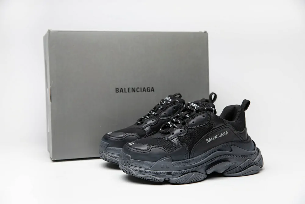 Ba*len*cia*ga triple s trainer pirate black "godkiller" 534162 w09o1 1000