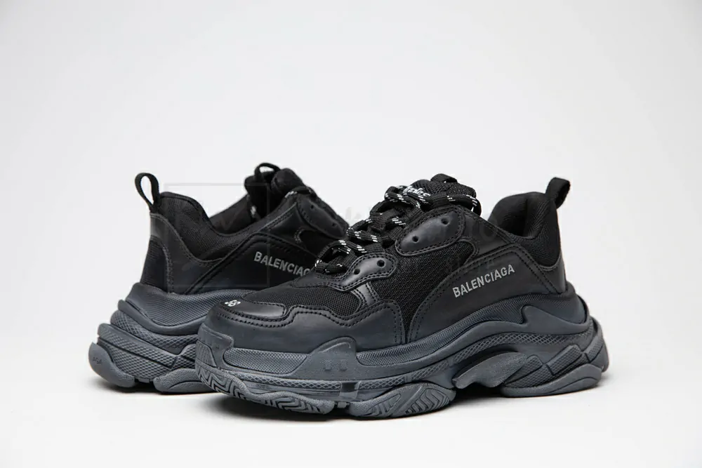 Ba*len*cia*ga triple s trainer pirate black "godkiller" 534162 w09o1 1000