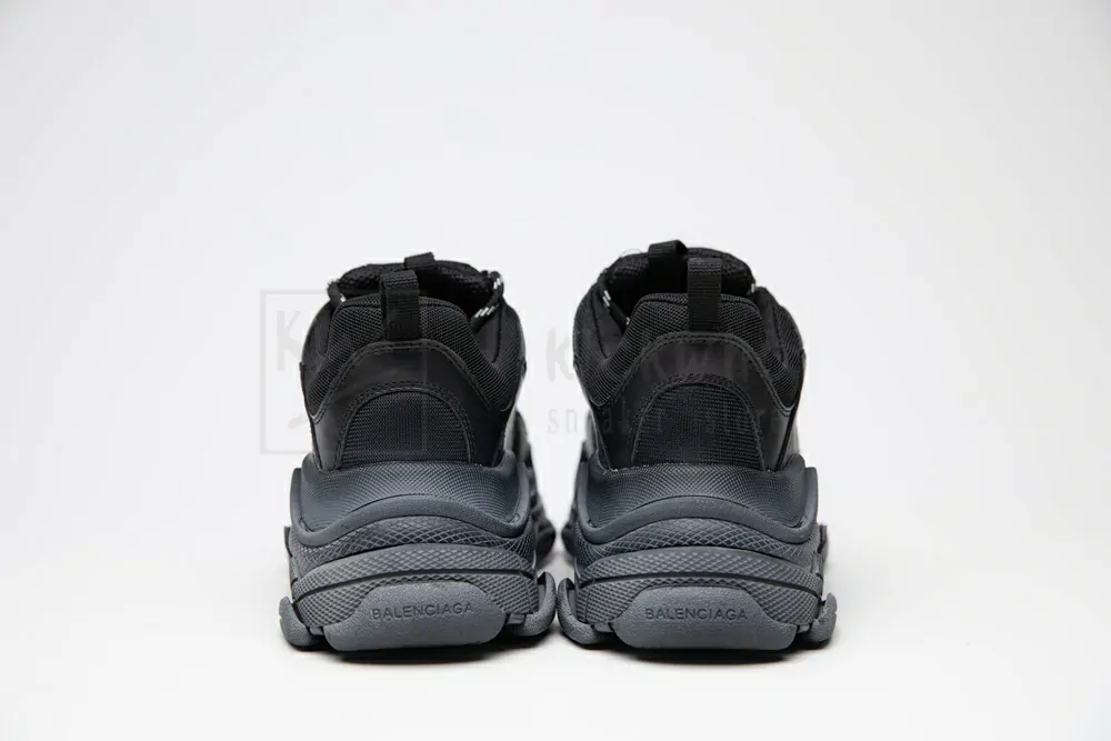 Ba*len*cia*ga triple s trainer pirate black "godkiller" 534162 w09o1 1000