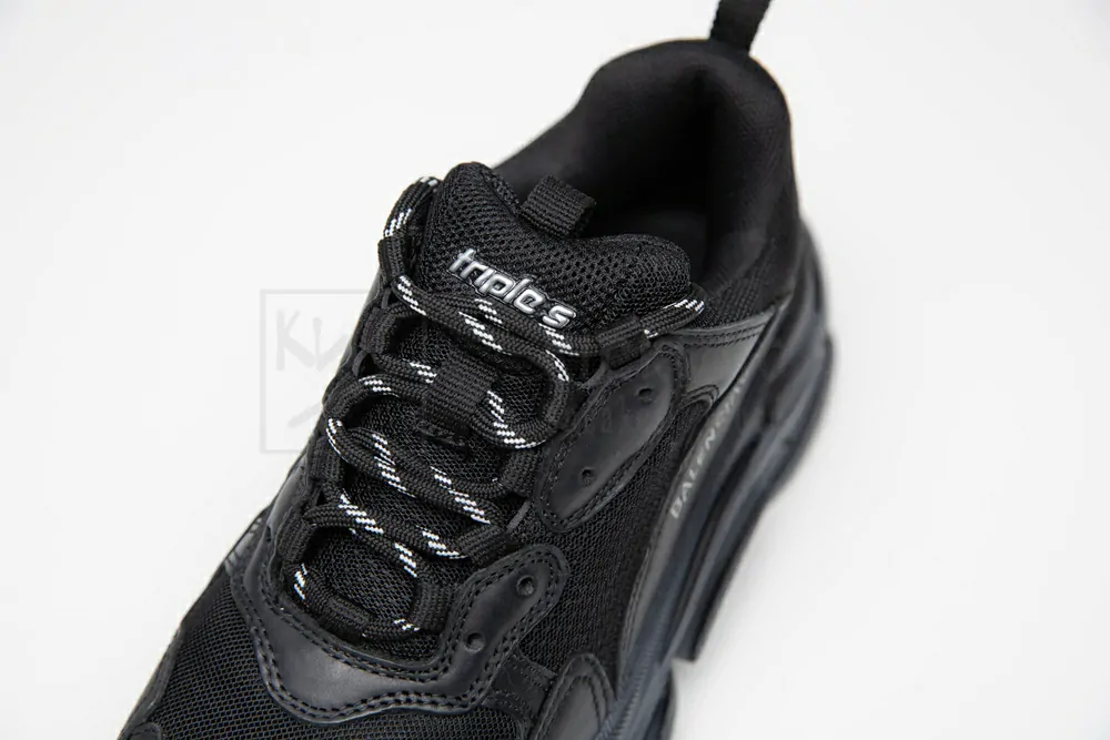 Ba*len*cia*ga triple s trainer pirate black "godkiller" 534162 w09o1 1000