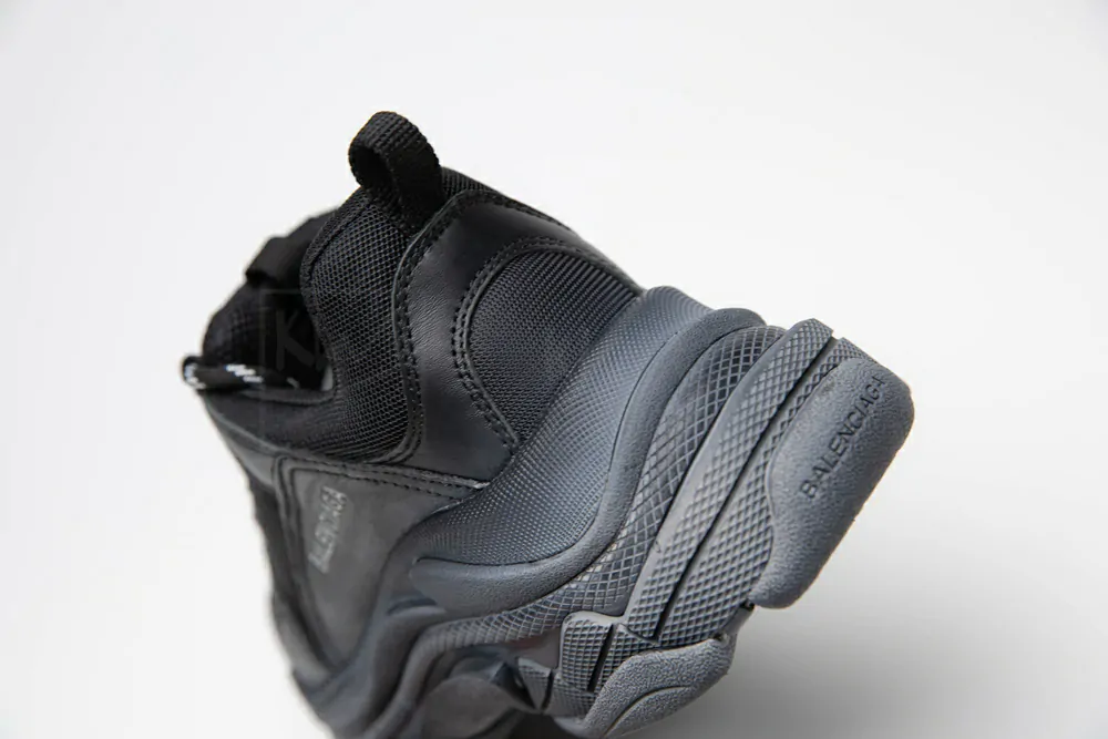 Ba*len*cia*ga triple s trainer pirate black "godkiller" 534162 w09o1 1000