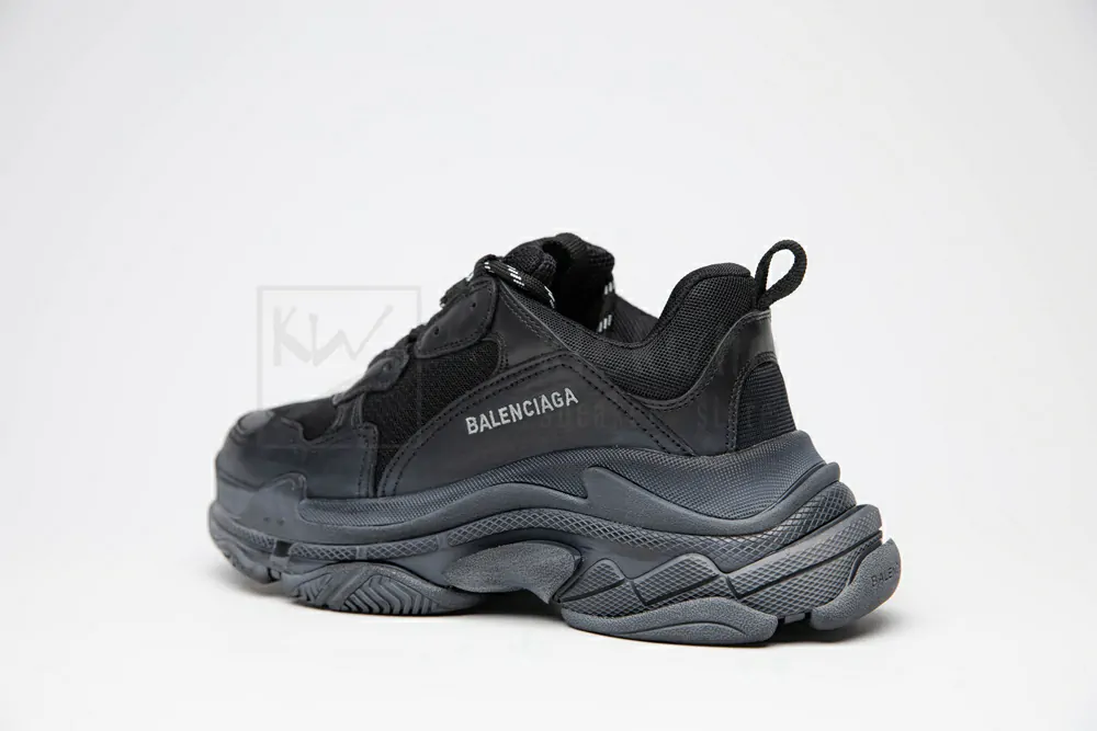 Ba*len*cia*ga triple s trainer pirate black "godkiller" 534162 w09o1 1000
