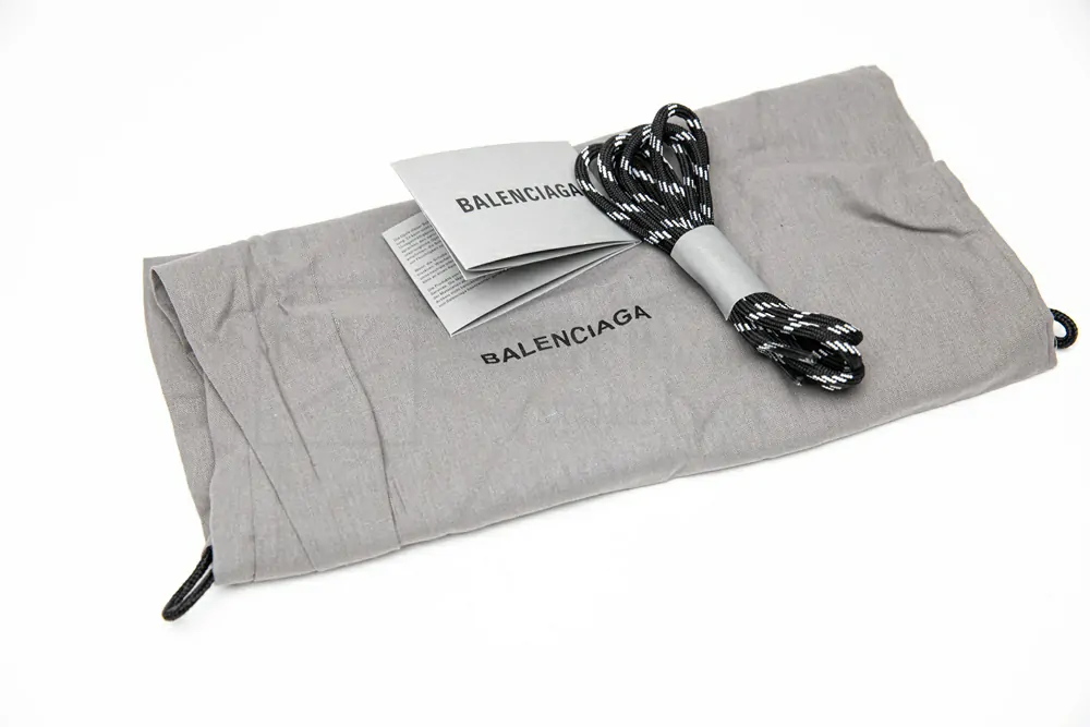 Ba*len*cia*ga triple s trainer pirate black "godkiller" 534162 w09o1 1000