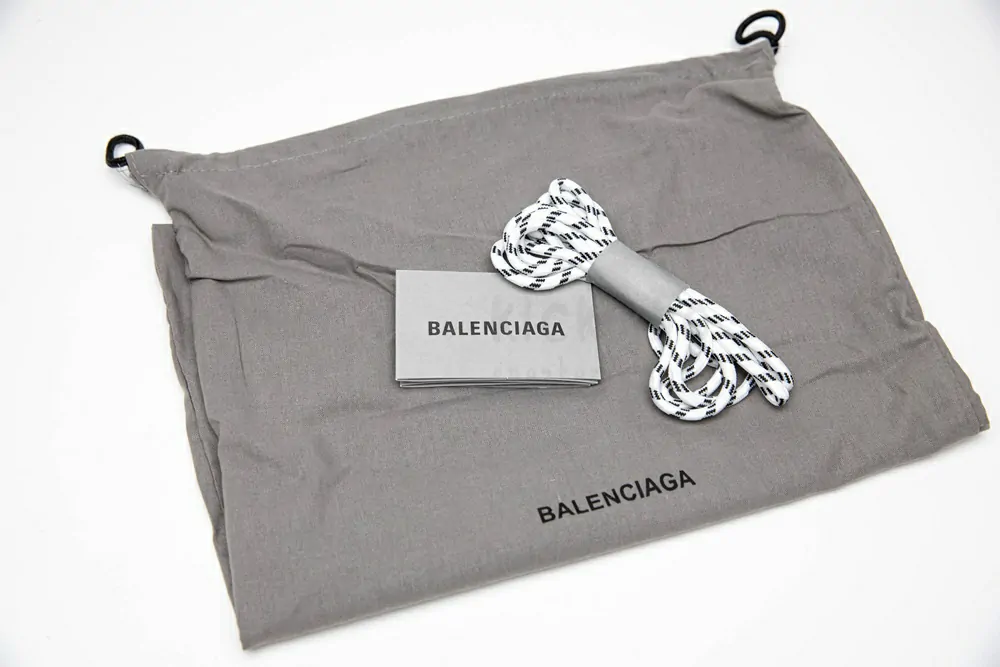 Ba*len*cia*ga triple s all white "godkiller" 512177w09e19000